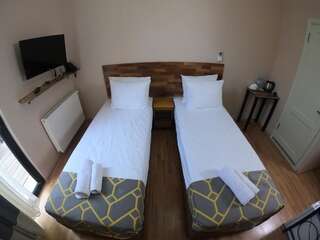 Отель Hotel Cordata Тбилиси Небольшой двухместный номер с 1 кроватью или 2 отдельными кроватями-6