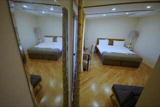 Отель Hotel Cordata Тбилиси Улучшенный двухместный номер с 1 кроватью или 2 отдельными кроватями, вид на город-5